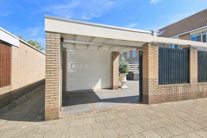 Hoekwoning te koop: Geraniumlaan 123, Badhoevedorp