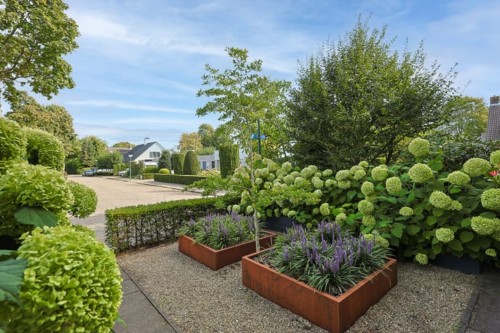 Tussenwoning te koop: Clematislaan 50, Waalre