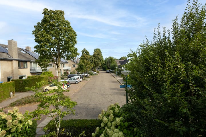 Tussenwoning te koop: Clematislaan 50, Waalre