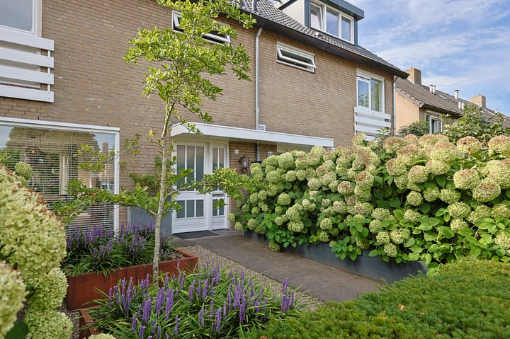 Tussenwoning te koop: Clematislaan 50, Waalre