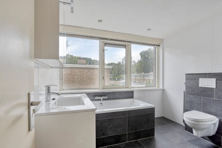 Tussenwoning te koop: Zonnedauwhoek 14, Zaandam
