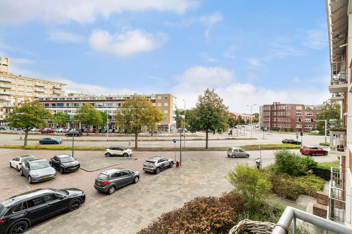Appartement te koop: Koningin Julianalaan 382, Voorburg