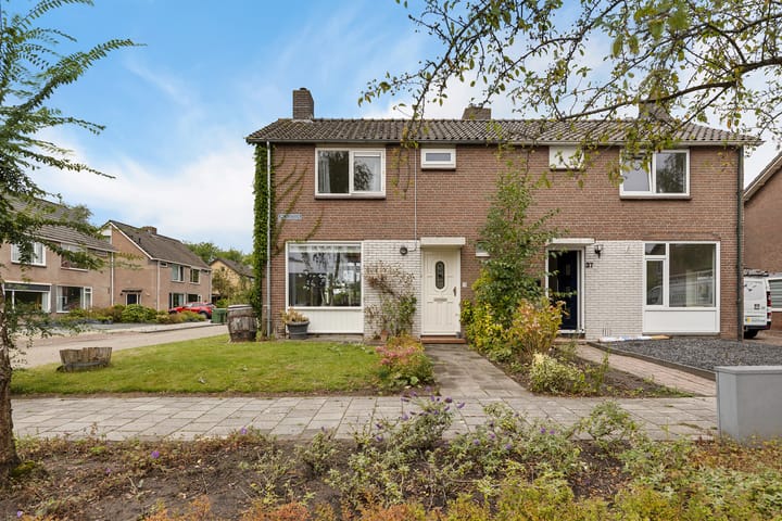 Twee-onder-één-kap te koop: Mondsteen 39, Delfzijl