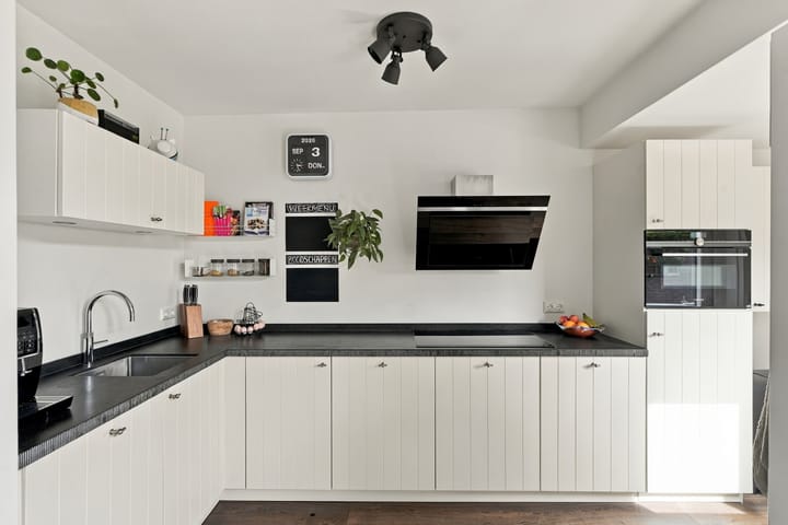 Hoekwoning te koop: Dijkstraat 53, Oost-Souburg