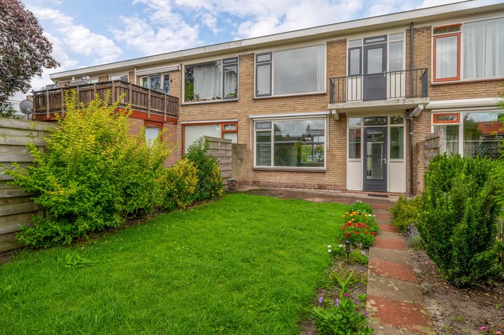 Tussenwoning te koop: Gravin Machteldplantsoen 32, 'S-Gravenzande