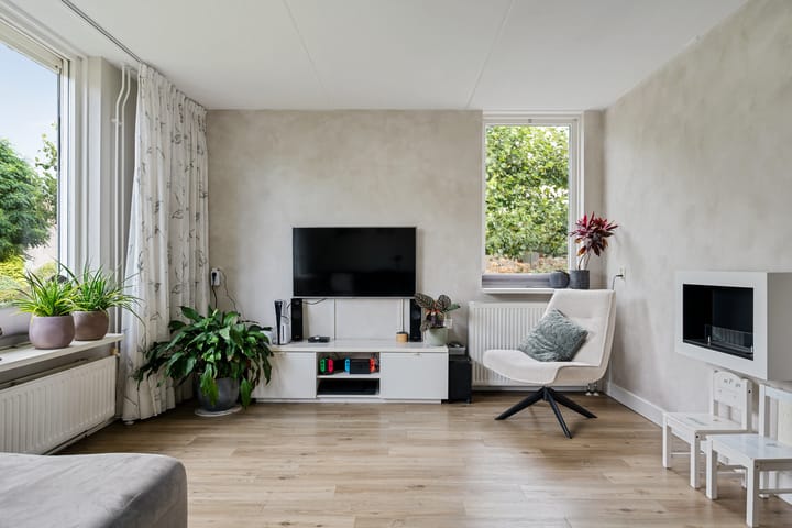 Twee-onder-één-kap te koop: Kampereiland 8, Emmeloord