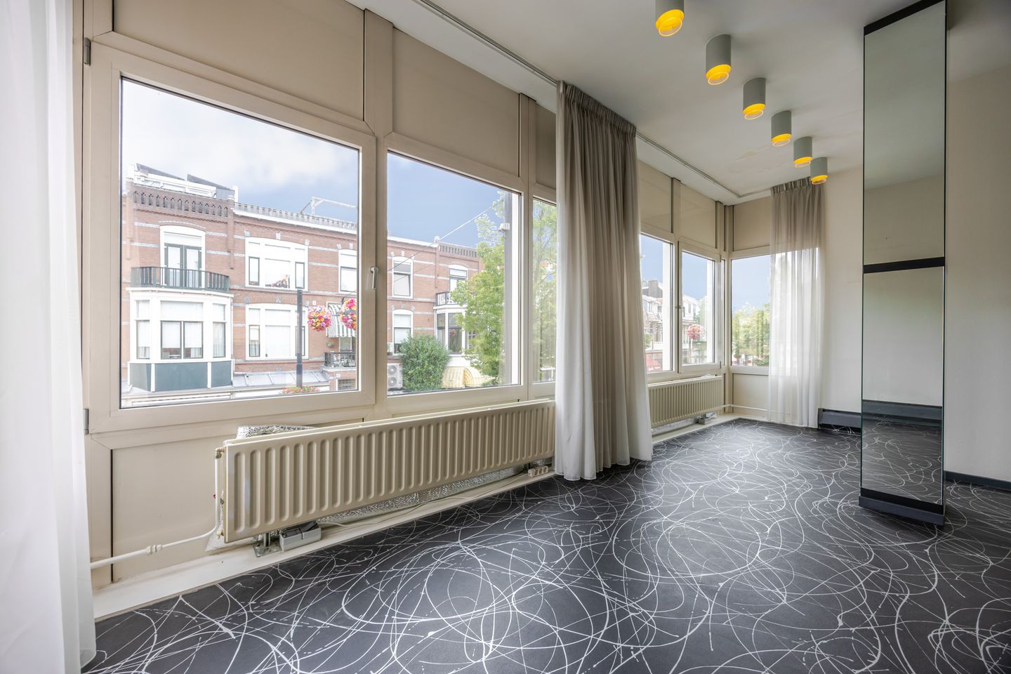 Photo 10 of Willemstraat 6