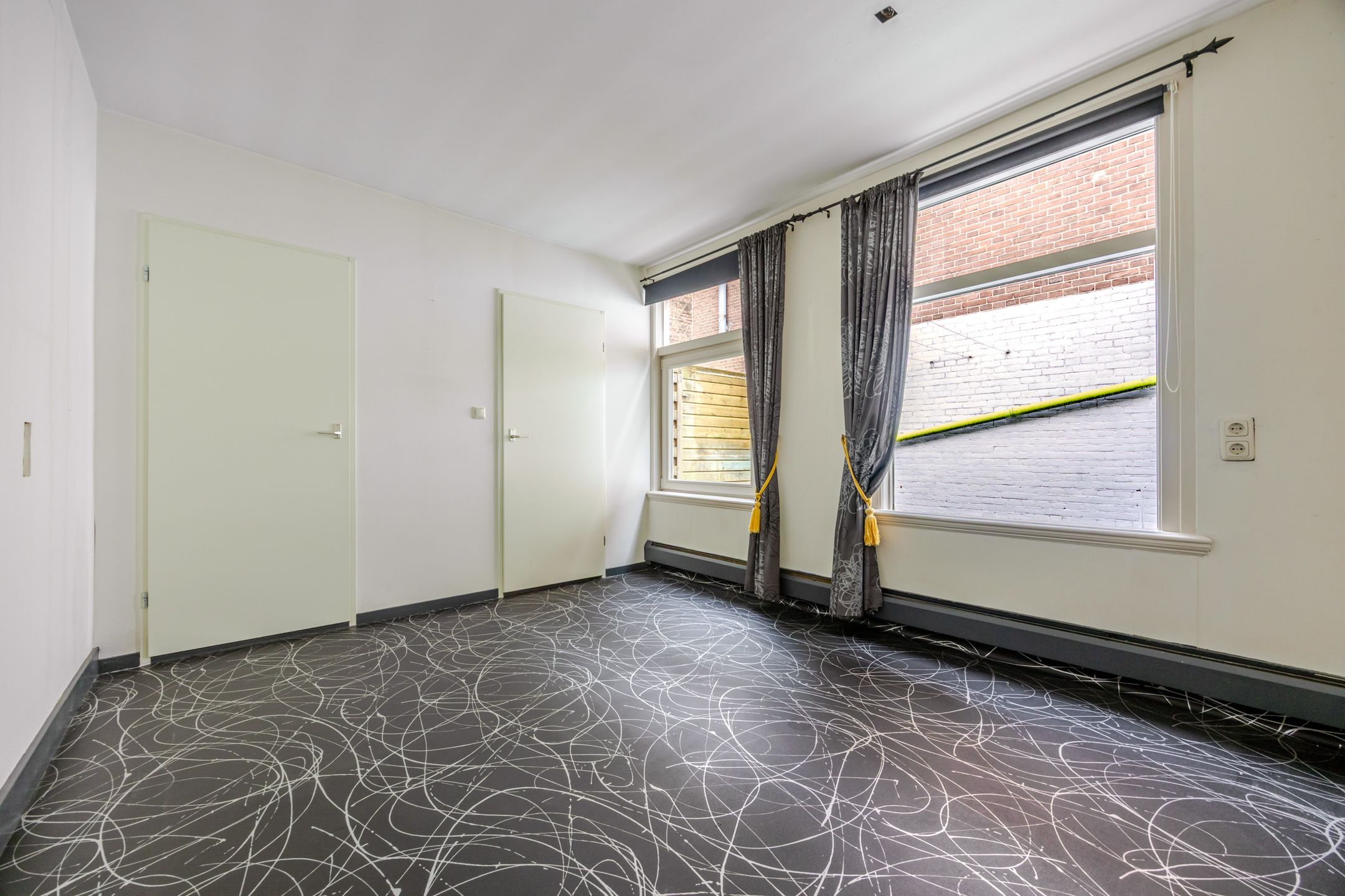 Photo 36 of Willemstraat 6
