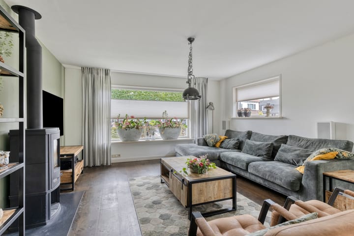 Hoekwoning te koop: Hoevelakenseweg 130, Terschuur