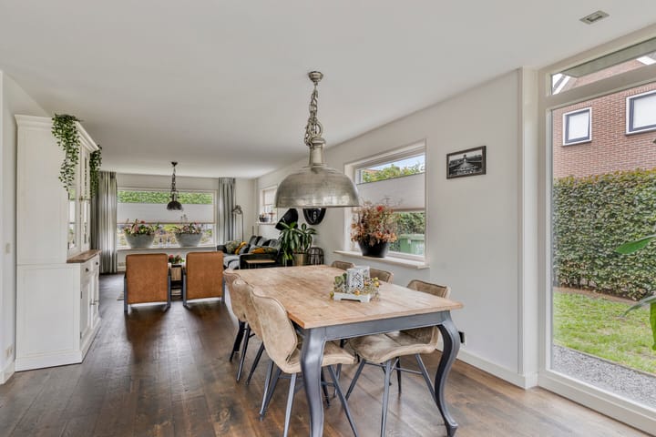 Hoekwoning te koop: Hoevelakenseweg 130, Terschuur