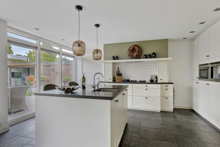 Hoekwoning te koop: Hoevelakenseweg 130, Terschuur