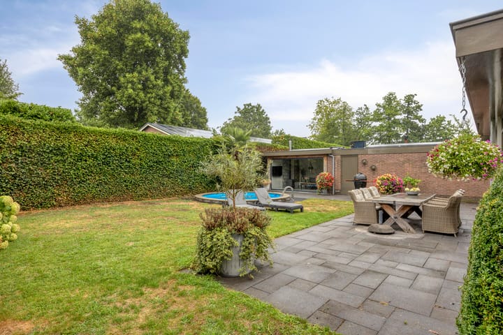 Hoekwoning te koop: Hoevelakenseweg 130, Terschuur