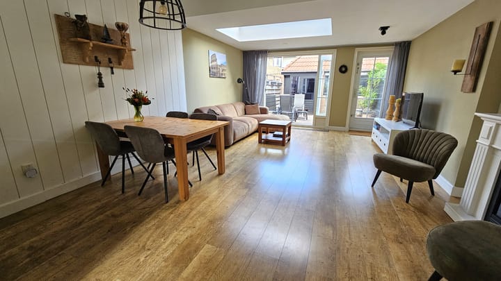 Tussenwoning te koop: Esdoornlaan 10, Zaandijk