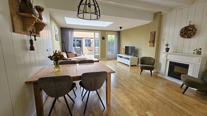 Tussenwoning te koop: Esdoornlaan 10, Zaandijk