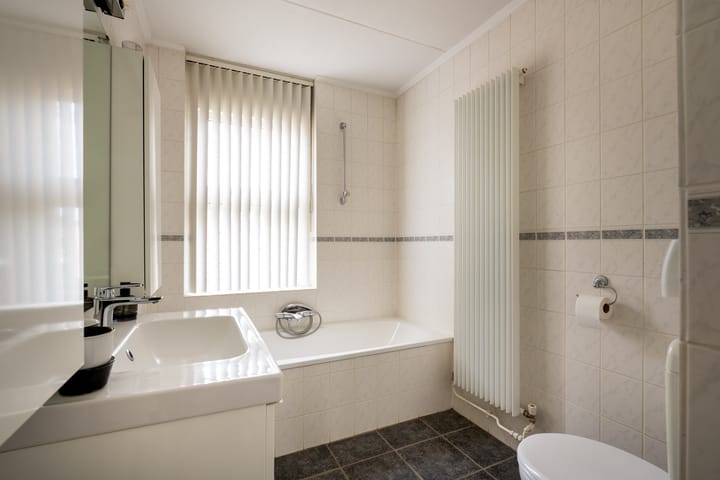 Hoekwoning te koop: Thorbeckelaan 105, Roosendaal