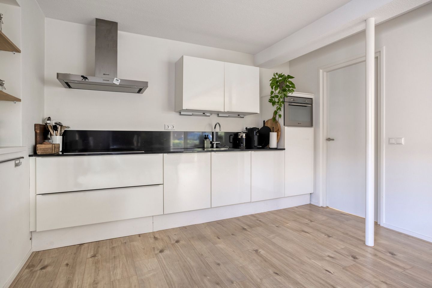 Photo 10 of Oosterstraat 2-B