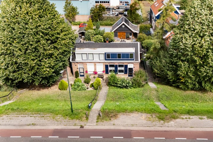 Twee-onder-één-kap te koop: Rivierdijk 610, Hardinxveld-Giessendam