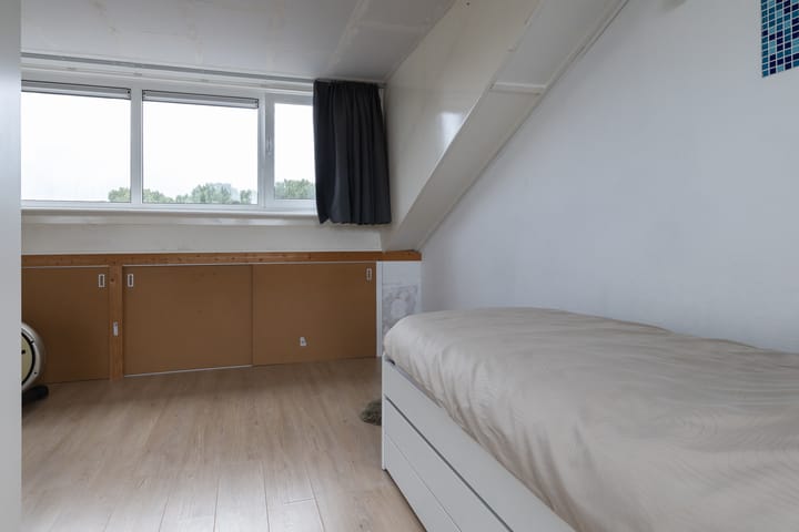 Tussenwoning te koop: Couperusweg 11, Almere