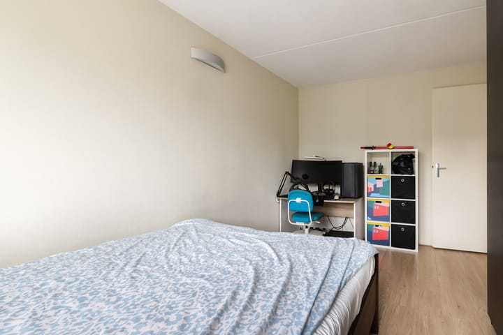 Tussenwoning te koop: Couperusweg 11, Almere