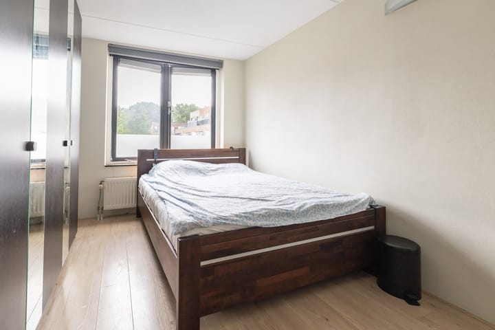 Tussenwoning te koop: Couperusweg 11, Almere