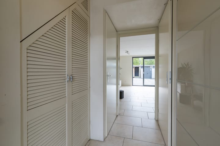 Tussenwoning te koop: Couperusweg 11, Almere