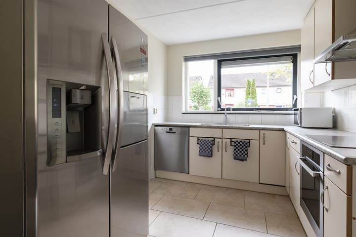 Tussenwoning te koop: Couperusweg 11, Almere