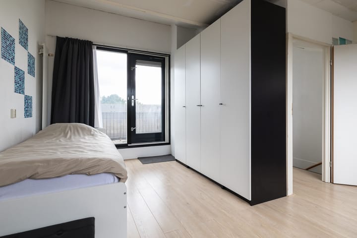 Tussenwoning te koop: Couperusweg 11, Almere