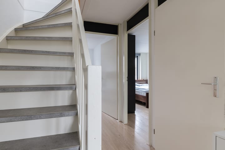 Tussenwoning te koop: Couperusweg 11, Almere