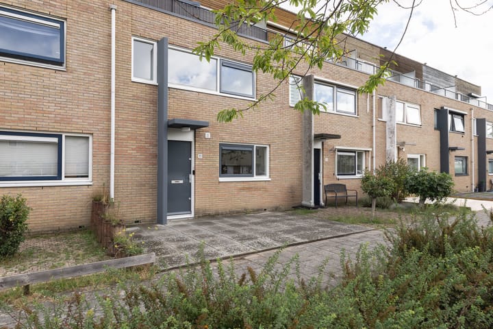 Tussenwoning te koop: Couperusweg 11, Almere
