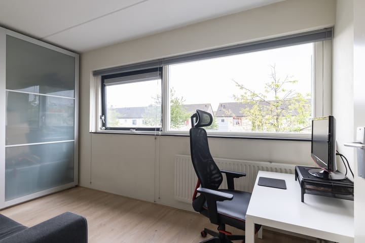 Tussenwoning te koop: Couperusweg 11, Almere