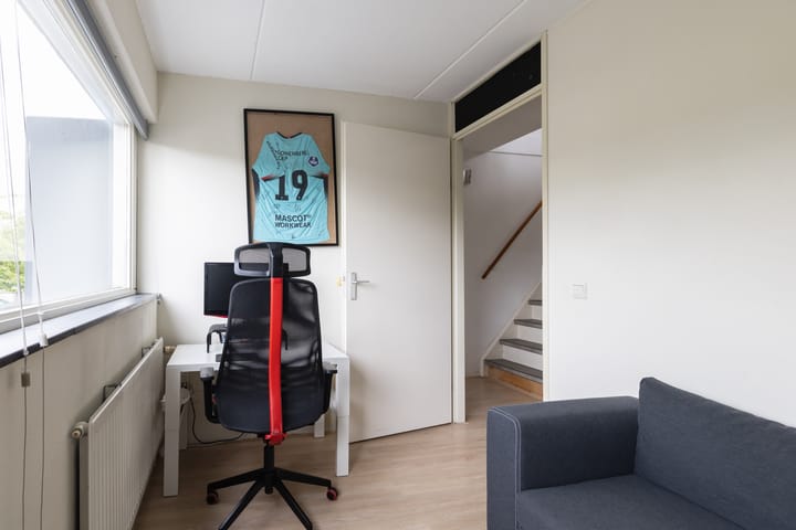 Tussenwoning te koop: Couperusweg 11, Almere