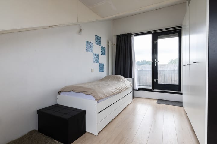 Tussenwoning te koop: Couperusweg 11, Almere