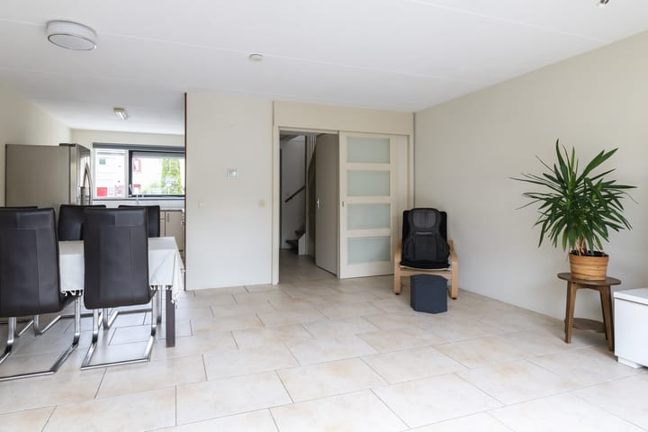 Tussenwoning te koop: Couperusweg 11, Almere