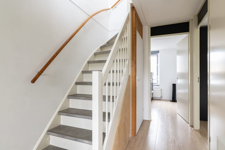 Tussenwoning te koop: Couperusweg 11, Almere