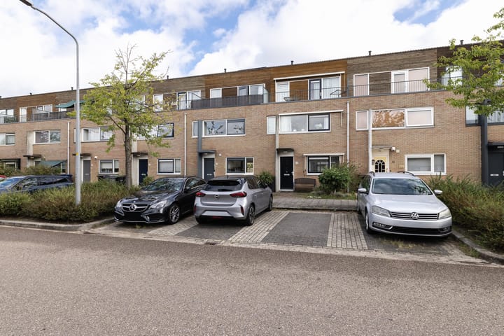 Tussenwoning te koop: Couperusweg 11, Almere