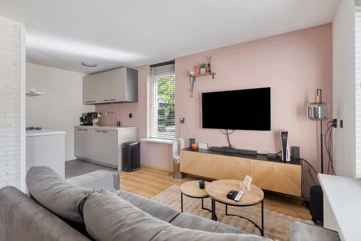 Photo 4 of Leharstraat 6-A