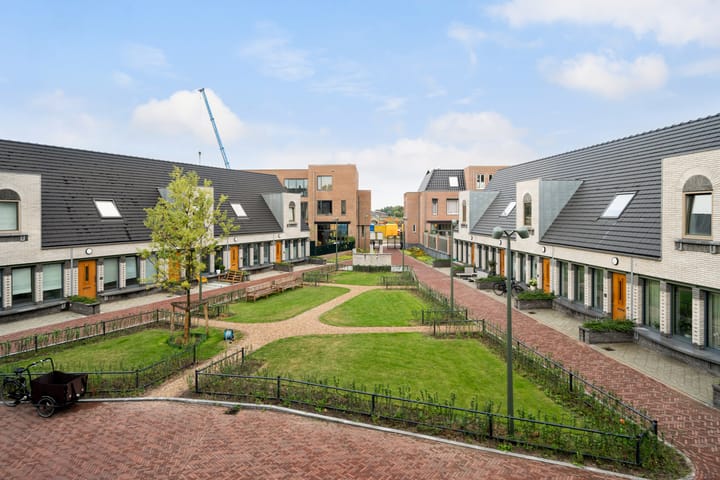 Tussenwoning te koop: Pietje de Fluiterhof 11, Rotterdam