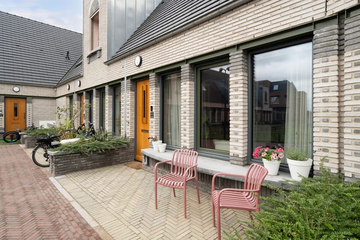 Tussenwoning te koop: Pietje de Fluiterhof 11, Rotterdam