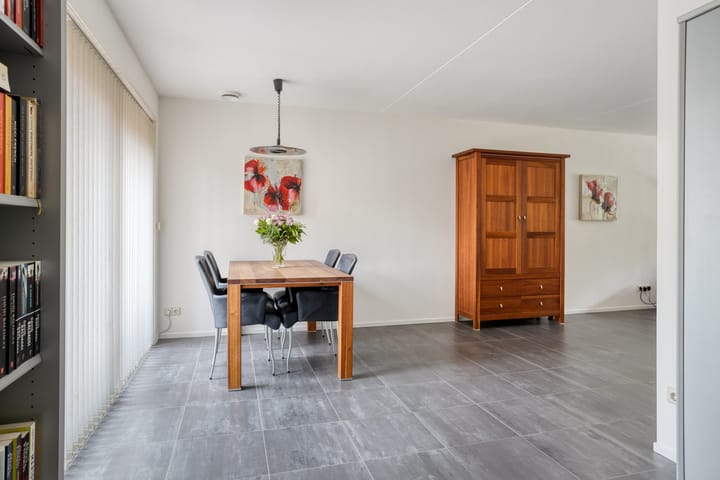 Tussenwoning te koop: John Lennonlaan 66, Goes