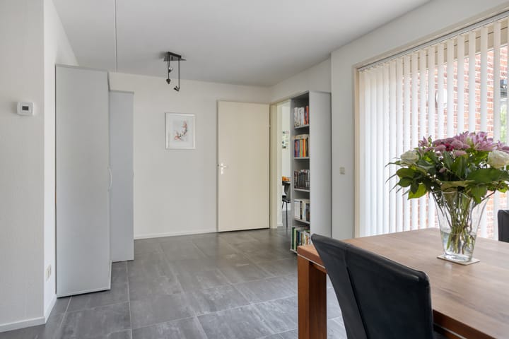 Tussenwoning te koop: John Lennonlaan 66, Goes