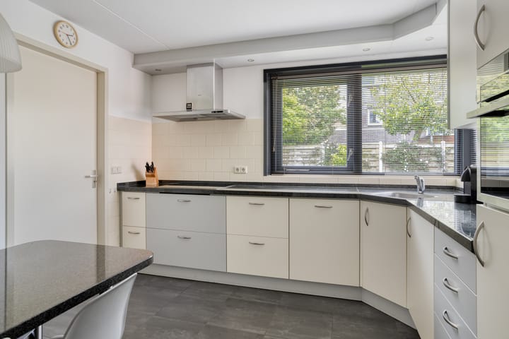 Tussenwoning te koop: John Lennonlaan 66, Goes