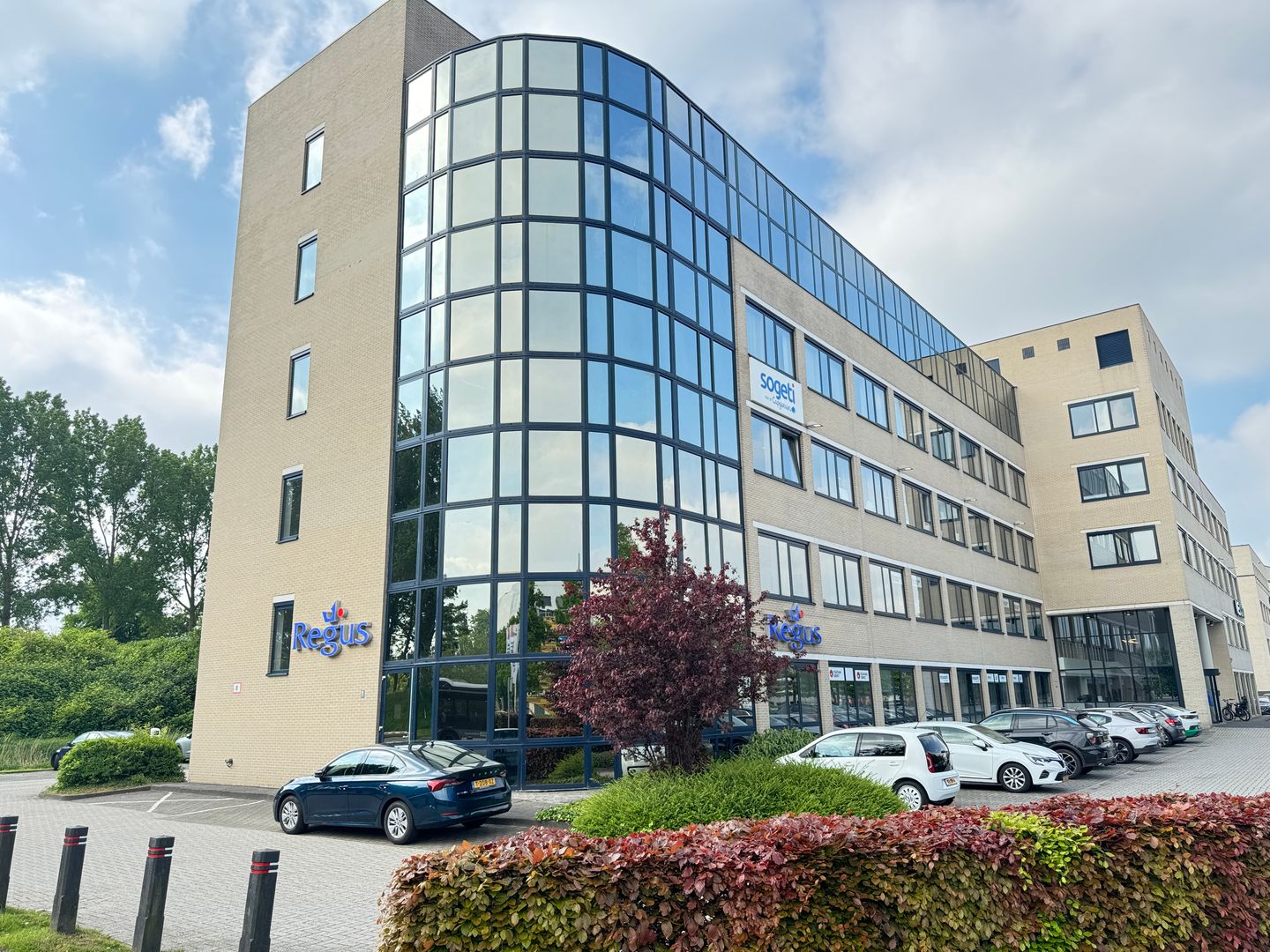 View photo 1 of Paterswoldseweg 806