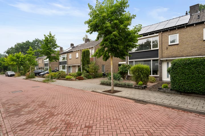 Twee-onder-één-kap te koop: Wilhelminalaan 9, Bennekom