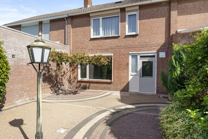 Tussenwoning te koop: Dokter A.Hoynck van Papendrechtstraat 67, Bergeijk
