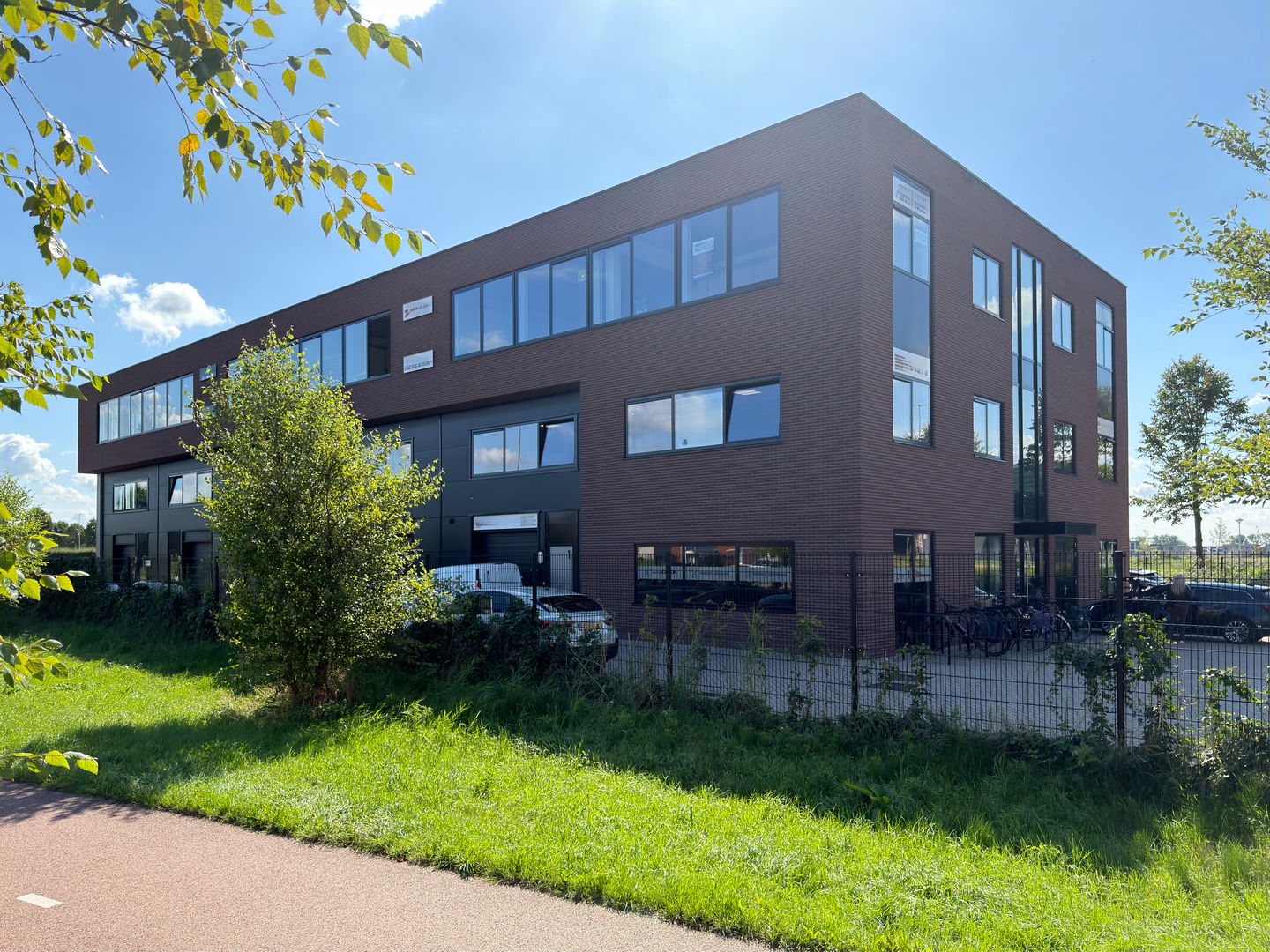 Bekijk foto 1 van Randweg-West 23
