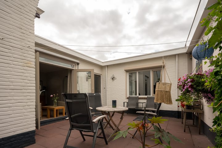 Vrijstaande woning te koop: Jan Binneslaan 88, Surhuisterveen