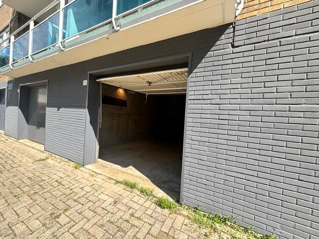 Photo 3 of Plutostraat 30