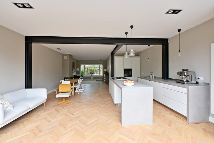 Tussenwoning te koop: van Ostadelaan 34, Naarden