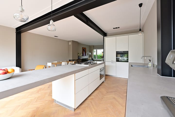 Tussenwoning te koop: van Ostadelaan 34, Naarden