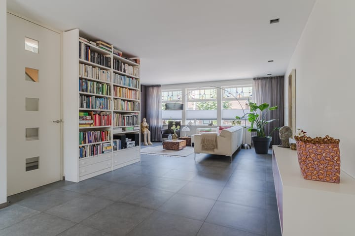 Photo 4 of Hoogeinde 18